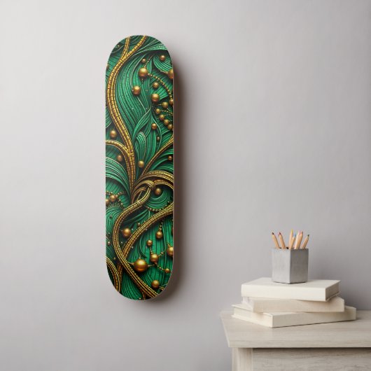 Schöne grüne und goldene Blüten und Abstrakte Beer Skateboard (Wandkunst)