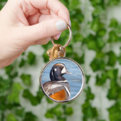 Schöne Harlequin-Ente am Felsen Schlüsselanhänger (Hand)