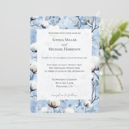 Schöne Hellblaue Weiße Blumenhochzeit Einladung (Stehend Vorderseite)