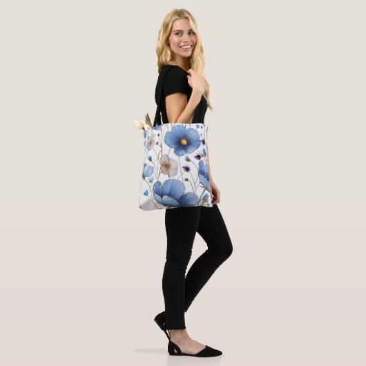 Schöne hellblaue Wildblume Tasche (Am Model)