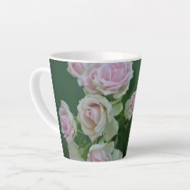 Schöne hellrosa Rose Milchtasse
