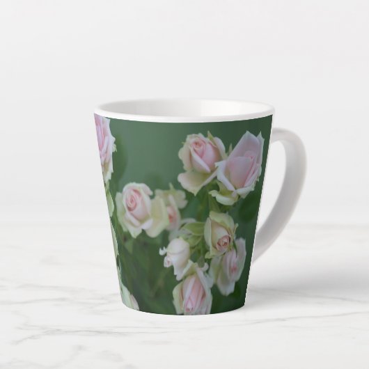 Schöne hellrosa Rose Milchtasse (Rechte Ecke)