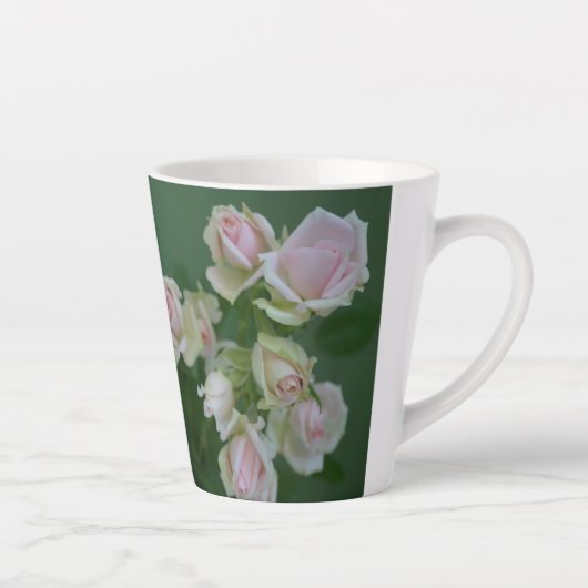 Schöne hellrosa Rose Milchtasse (Rechts)