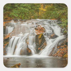 Schöne Herzöge Bach Wasserfall in N. Georgia Quadratischer Aufkleber