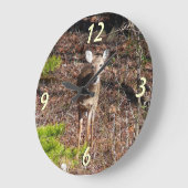 Schöne Hirsche in der Waldnaturfotografie Große Wanduhr (Winkel)