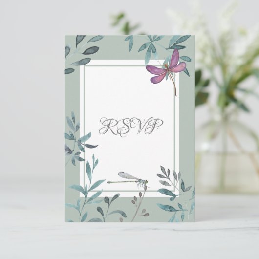 Schöne Hochzeit von Dragonfly und Gartengrüne RSVP Karte (Stehend Vorderseite)