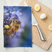 Schöne Honeybee auf der California Lilac Küchentuch (Viertel Falte)
