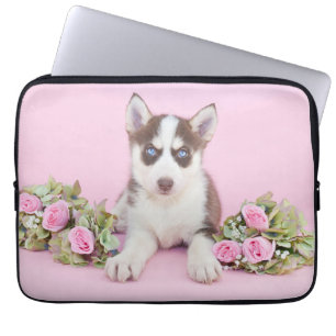 Schöne Husky-Welpe mit rosa Rosen Laptopschutzhülle