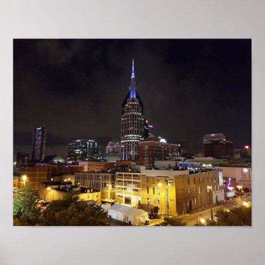Schöne Innenstadt Nashville Tennessee bei Nacht Poster (Vorne)