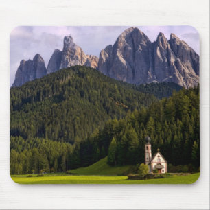 Schöne isolierte einsame Kirche namens Rainui 2 Mousepad