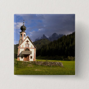 Schöne isolierte einsame Kirche namens Rainui Button
