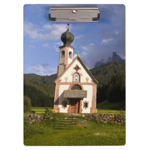 Schöne isolierte einsame Kirche namens Rainui Klemmbrett