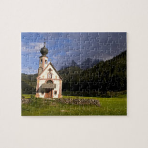 Schöne isolierte einsame Kirche namens Rainui Puzzle