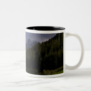 Schöne isolierte einsame Kirche namens Rainui Zweifarbige Tasse