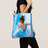 Schöne junge Ballerina in Blue Tasche (Von Nahem)