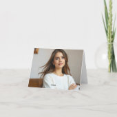 schöne junge Frau posieren (Rückseite)