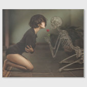 Schöne junge Frau und Skeleton Geschenkpapier (Flach)