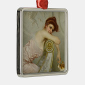 Schöne junge Lady, die ihren Welpen streichelt Ornament Aus Metall (Rechts)