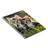 Schöne Kätzchen im Gras Notizblock (Rechte Seite)