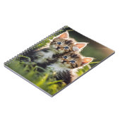 Schöne Kätzchen im Gras Notizblock (Linke Seite)