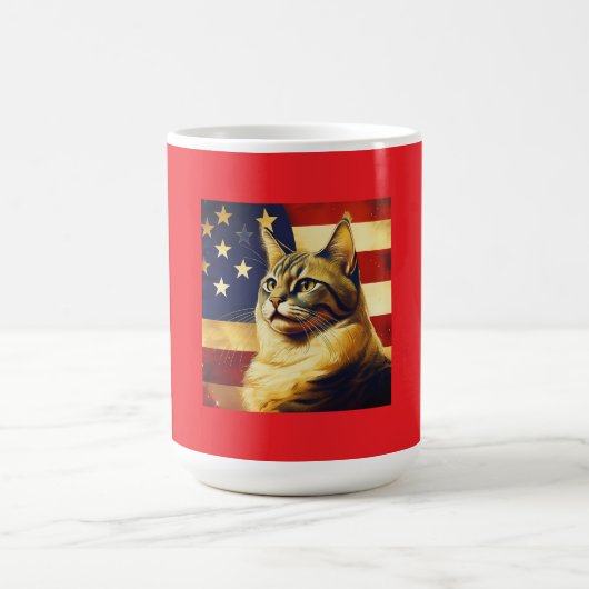 Schöne Katze mit amerikanischem Flaggenhintergrund Kaffeetasse (Mittel)