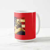 Schöne Katze mit amerikanischem Flaggenhintergrund Kaffeetasse (VorderseiteRechts)