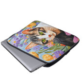 Schöne Katze mit Blume Laptopschutzhülle (Vorne Knopf)