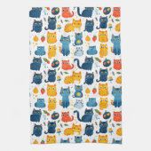 Schöne Kawaii Katzen, spielen mit weißem Spielzeug Geschirrtuch (Vertikal)