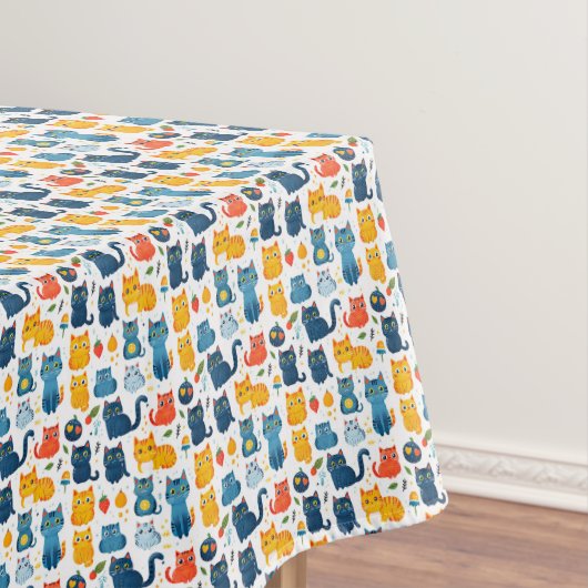 Schöne Kawaii Katzen, spielen mit weißem Spielzeug Tischdecke (Beispiel)