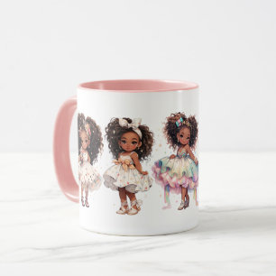 Schöne kleine Mädchen auf romantischer Tasse