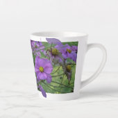 Schöne Kosmetik-Blume Design Latte Tasse (Rechts)