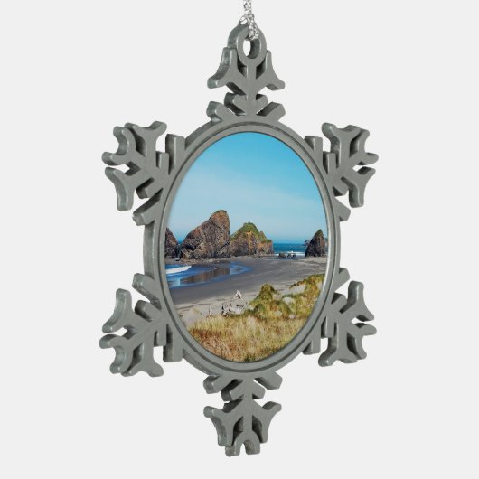 Schöne Küste von Oregon Schneeflocken Zinn-Ornament (Links)
