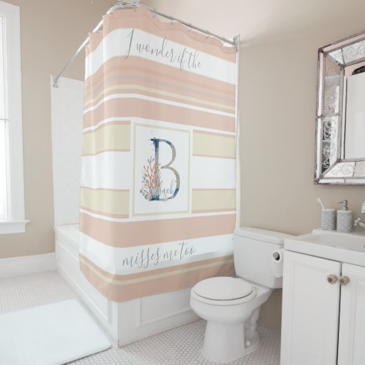 Schöne Küstenkoralle blau monogramm pink gestreift Duschvorhang (Beispiel)