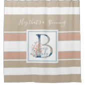 Schöne Küstenkoralle und blaues Monogramm gestreif Duschvorhang (Vorderseite)