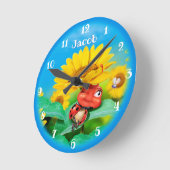 Schöne Ladybug snoozing auf Sonnenblumen. M Runde Wanduhr (Winkel)