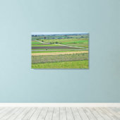 Schöne Landschaft Aussicht auf einen Bauernhof im  Leinwanddruck (Insitu (Holzboden))