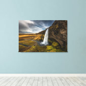 Schöne Landschaft Aussicht auf Seljalandsfoss Leinwanddruck (Insitu (Holzboden))