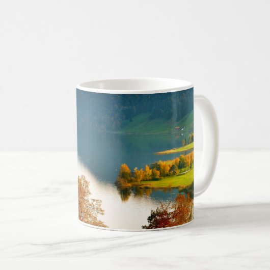 Schöne Landschaft des Schweizer Berges Kaffeetasse (VorderseiteRechts)