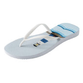 Schöne Landschaft mit Leuchtturm und Segelboot Badesandalen (Schrägansicht)