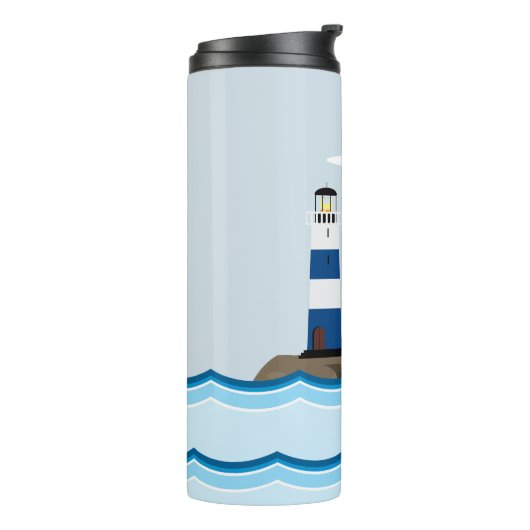 Schöne Landschaft mit Leuchtturm und Segelboot Thermosbecher (Nach links gedreht)