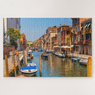 Schöne landschaftliche Aussicht auf einen Kanal in Puzzle