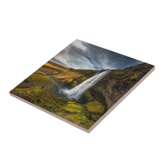 Schöne Landschaftsansicht von Seljalandsfoss Fliese (Seite)