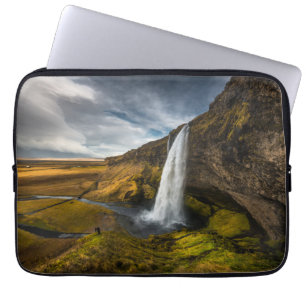Schöne Landschaftsansicht von Seljalandsfoss Laptopschutzhülle