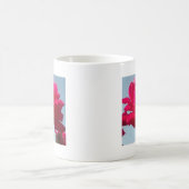 Schöne, liebevolle Rose Rot gegen Blau Kaffeetasse (Mittel)