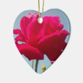 Schöne, liebevolle Rose Rot gegen Blau Keramik Ornament (Links)