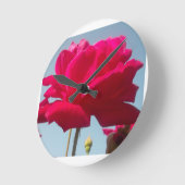 Schöne, liebevolle Rose Rot gegen Blau Runde Wanduhr (Winkel)