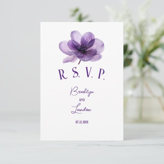 Schöne Lila Blume Hochzeit RSVP Karte (Stehend Vorderseite)