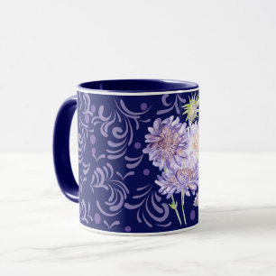 Schöne lila Blume im Sommer Tasse