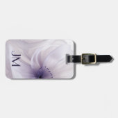 Schöne lila Blume in der Nähe Gepäckanhänger (Vorderseite horizontal)