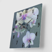 Schöne Lila Blume Quadratische Wanduhr (Winkel)